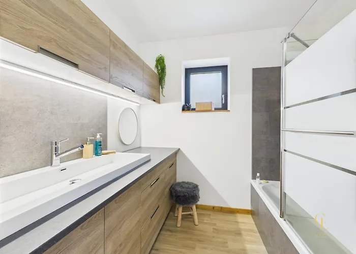 Chalet Les Plombes - Isole, Jacuzzi, Piscine *